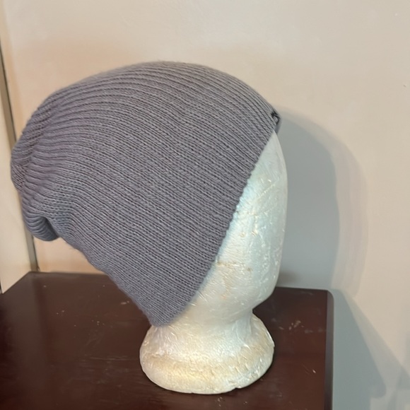 (2) Vans Knit Caps - Picture 9 of 10
